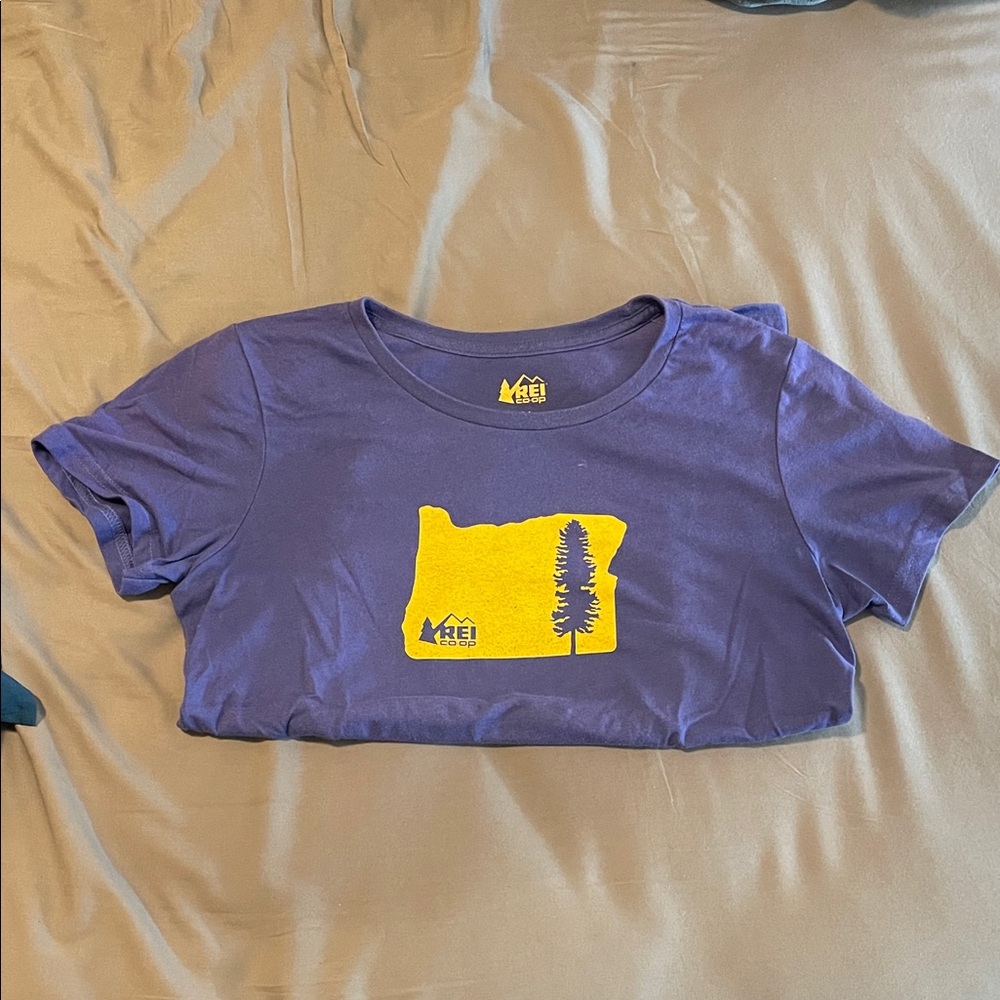 REI women’s Oregon tshirt size medium